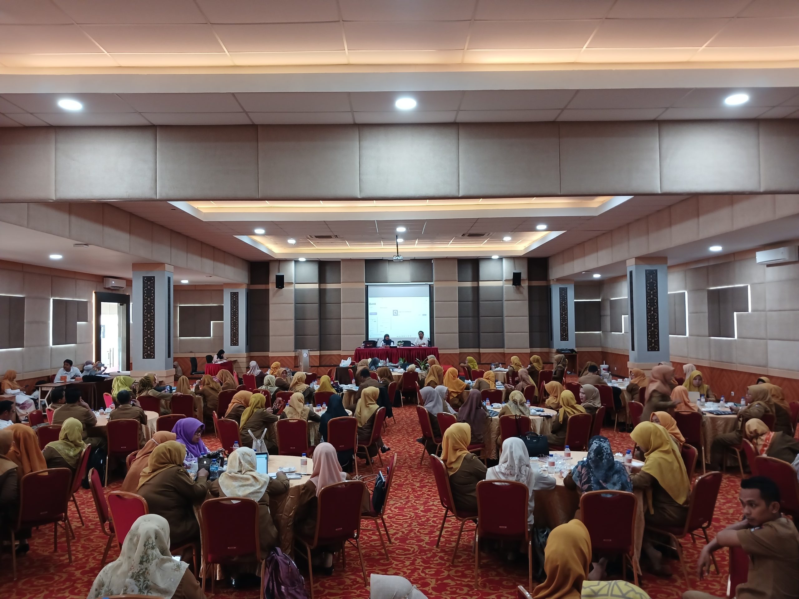 FK UNP Gelar Pelatihan Pertolongan Pertama untuk Guru Sekolah di Padang