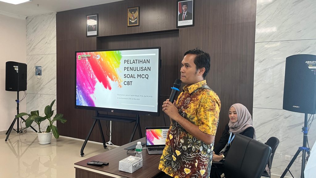 Dr. Taufik Hidayat, M.Sc, Sp.FM, M.Sc – Pemateri Pelatihan Penulisan Soal MCQ CBT FK UNP