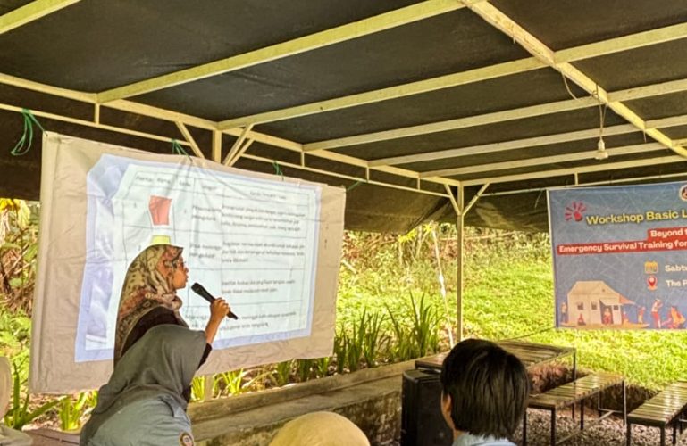 dr. Muthia Sukma, MARS, FISQua memaparkan materi Manajemen Disaster